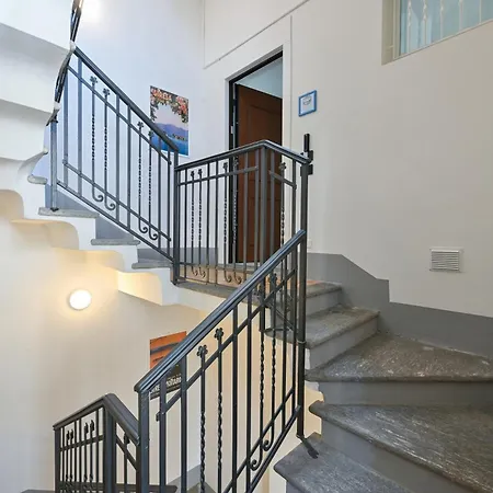 - Isola Madre Apartment *